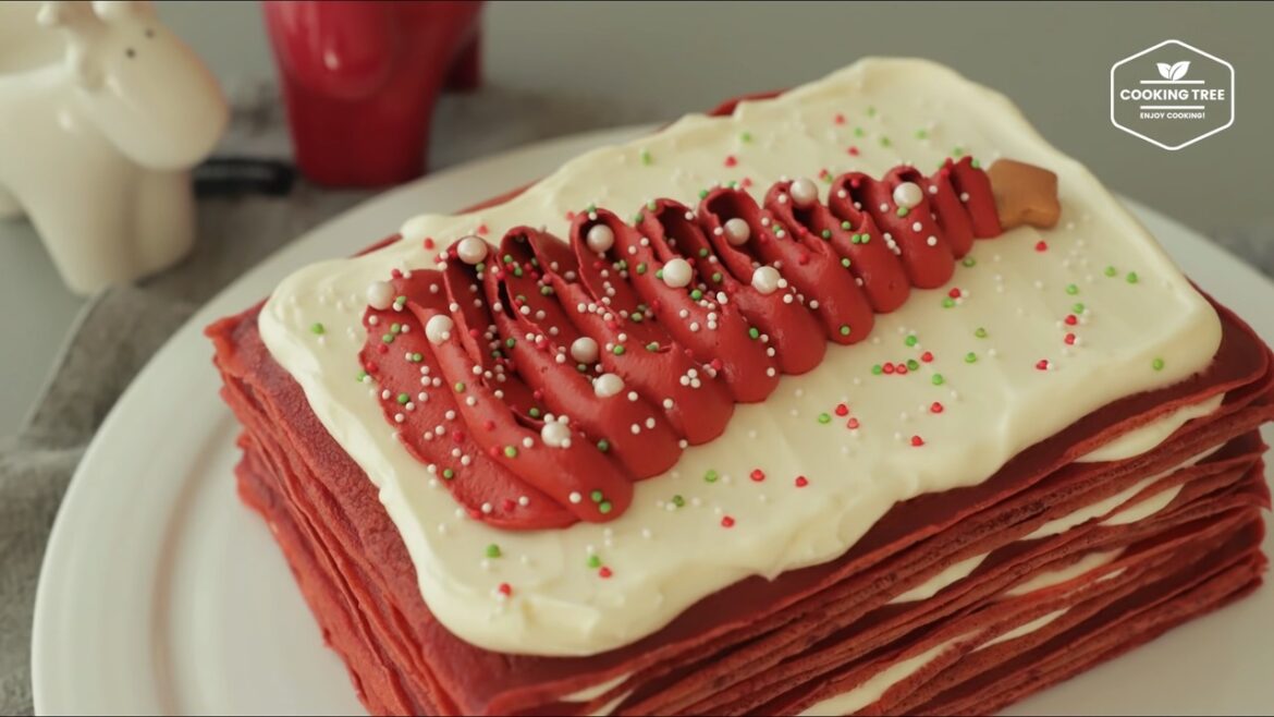 Weihnachtlicher Crêpe-Kuchen aus rotem Samt