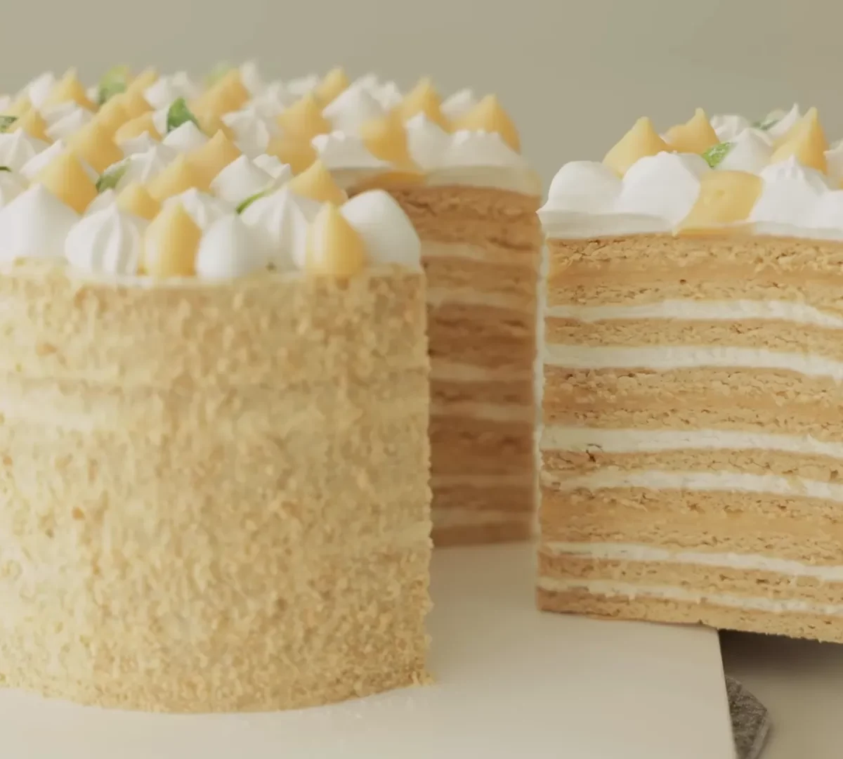 Zitronen-Medovik, russischer Honigkuchen